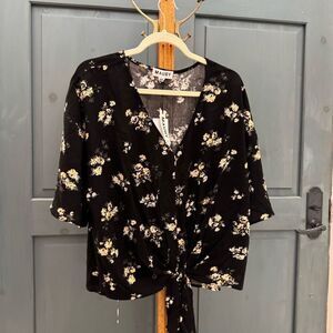 NWT (2XL) Mauby tie front black floral top blouse
